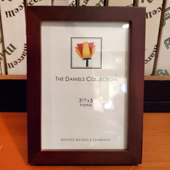 Dennis Daniels 3.5"x 5" Walnut (Brown) W41 Classic Wood Photo Frame #W4103WN New - Picture 2 of 3